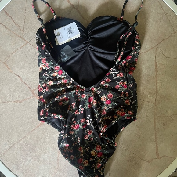 NWT Volcom one piece! - Picture 3 of 3